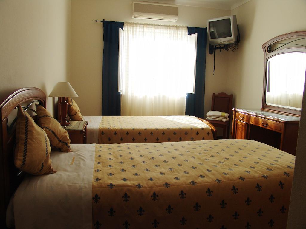 A Deolinda Guest House Santiago do Cacem Ruang foto