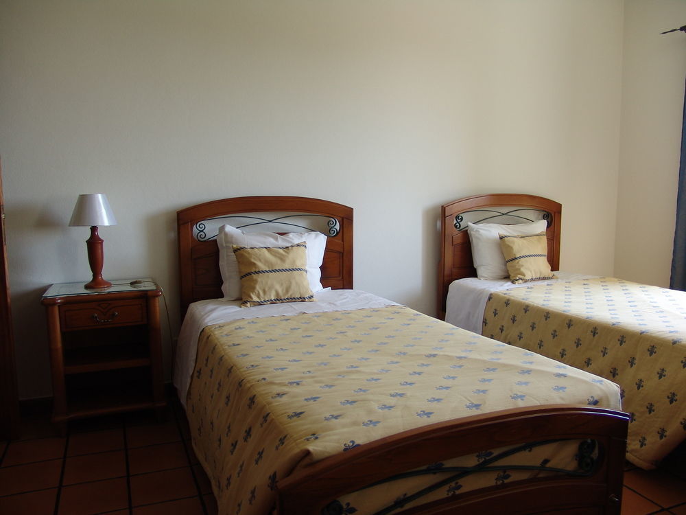 A Deolinda Guest House Santiago do Cacem Bagian luar foto
